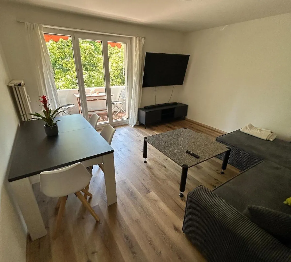 Modern Apartment Near Stjakob Basilea